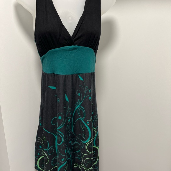 Green, Black, Swirls, Leaves, Owl, Dress. - Picture 3 of 7